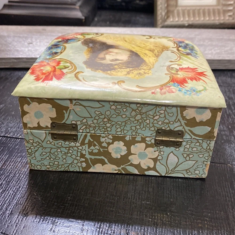 Antique Victorian Era Floral Lady Portrait Handkerchief Box & Paris Hanky! - Picture 4 of 14